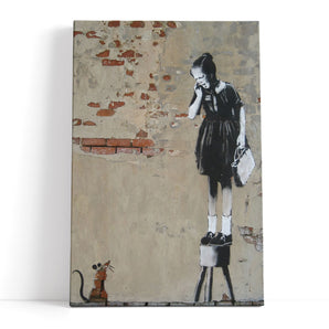 Leinwandbild - Mädchen hat Angst vor Maus