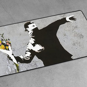 XXL Gaming-Mousepad - Vermummter Mann wirft Blumen