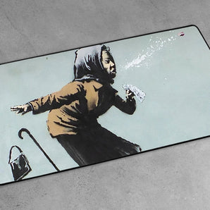 XXL Gaming-Mousepad - Alte Frau niest