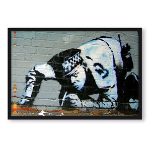 Poster im Rahmen - Schauender Polizist