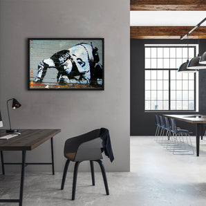 Poster im Rahmen - Schauender Polizist