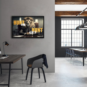 Poster im Rahmen - Hunt or get Hunt - Boss Lion